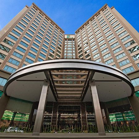 Eastin Hotel Kuala Lumpur Petaling Jaya Buitenkant foto The entrance of the hotel
