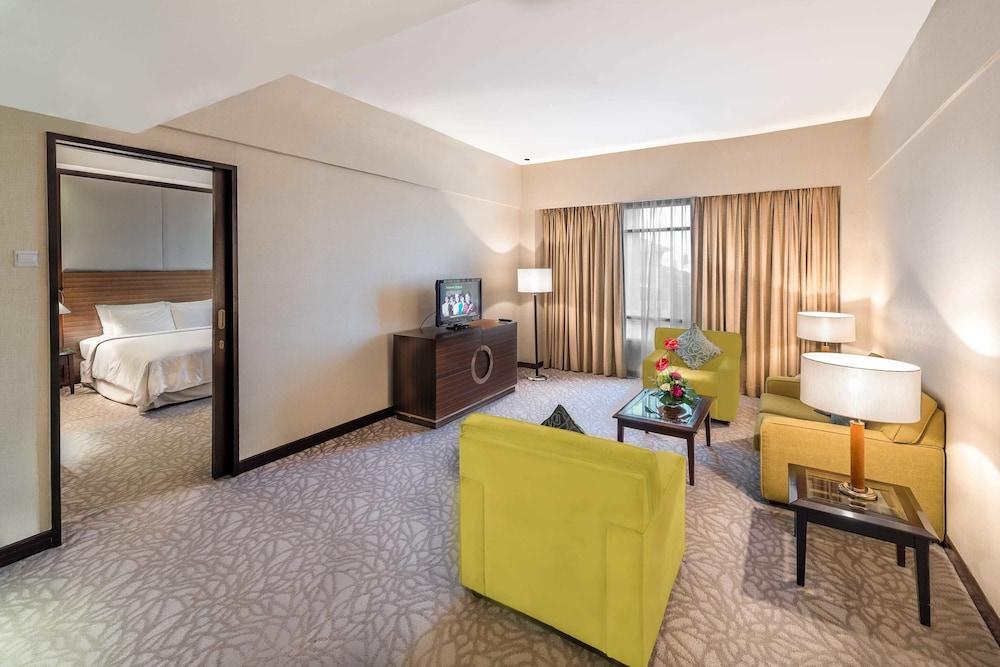 Eastin Hotel Kuala Lumpur Petaling Jaya Buitenkant foto Suite