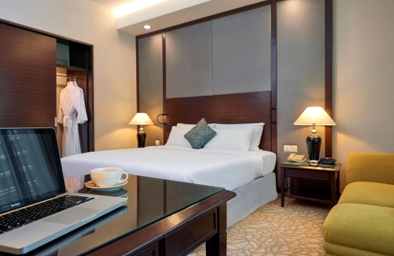 Eastin Hotel Kuala Lumpur Petaling Jaya Buitenkant foto A room at the hotel