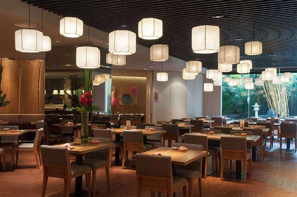 Eastin Hotel Kuala Lumpur Petaling Jaya Restaurant foto Interior of a restaurant