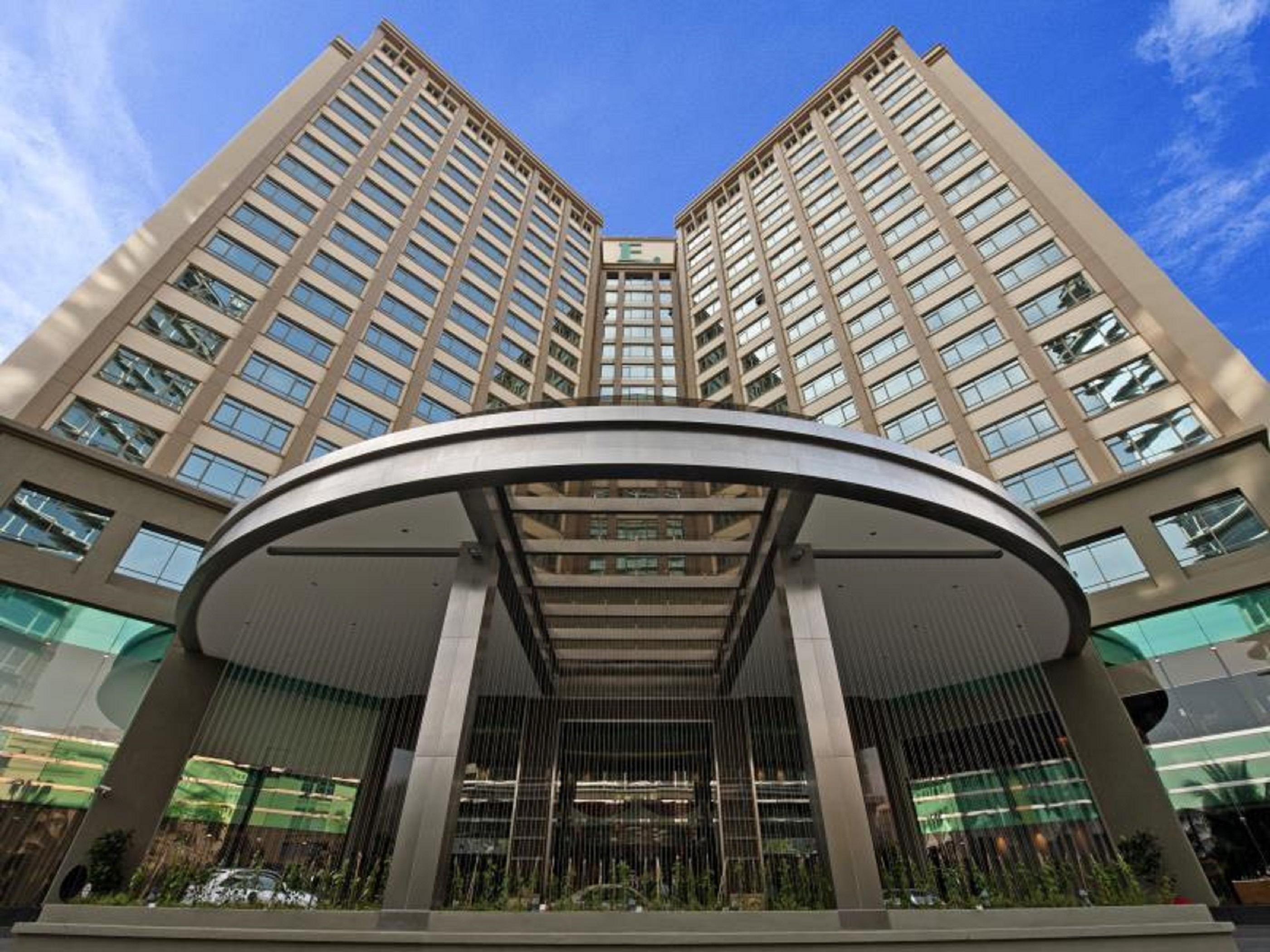 Eastin Hotel Kuala Lumpur Petaling Jaya Buitenkant foto The entrance of the hotel