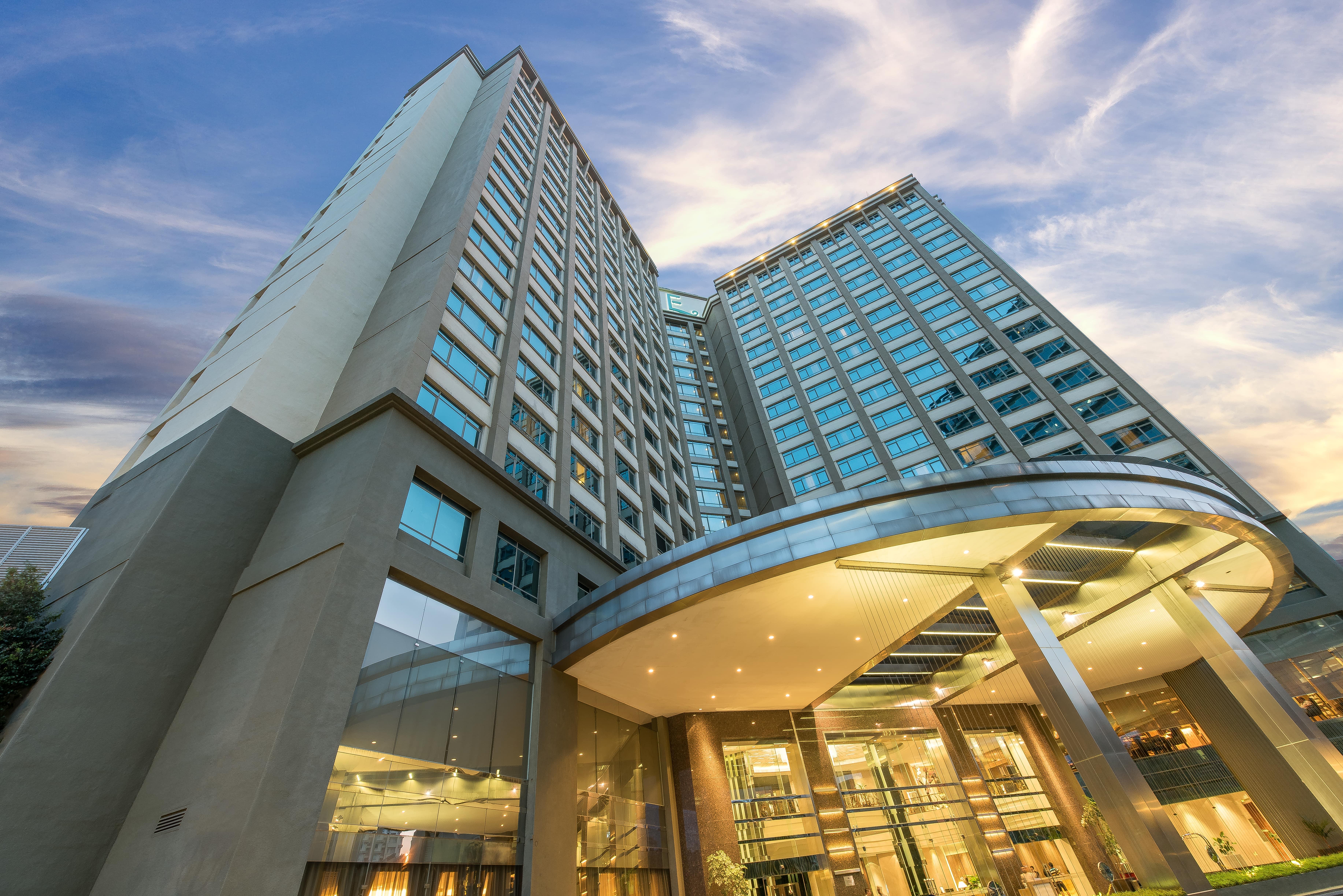 Eastin Hotel Kuala Lumpur Petaling Jaya Buitenkant foto The hotel's main entrance