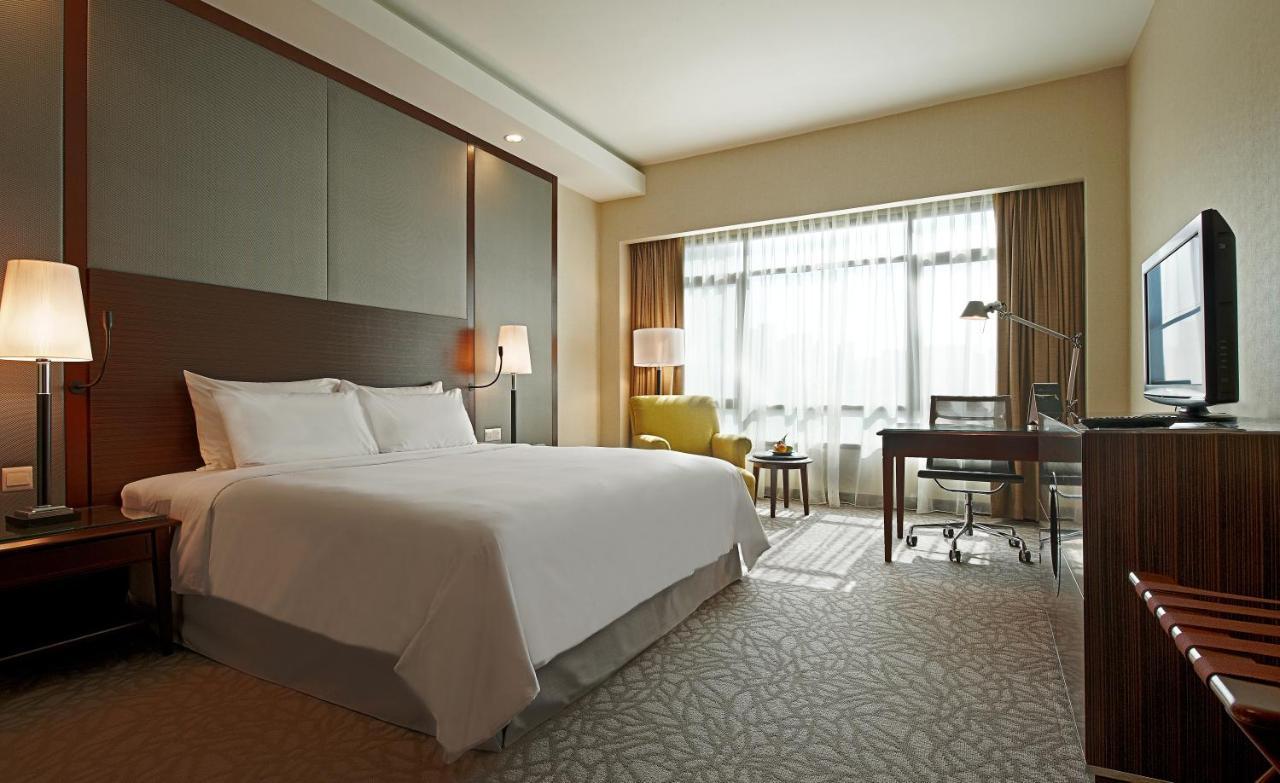 Eastin Hotel Kuala Lumpur Petaling Jaya Buitenkant foto Deluxe Room
