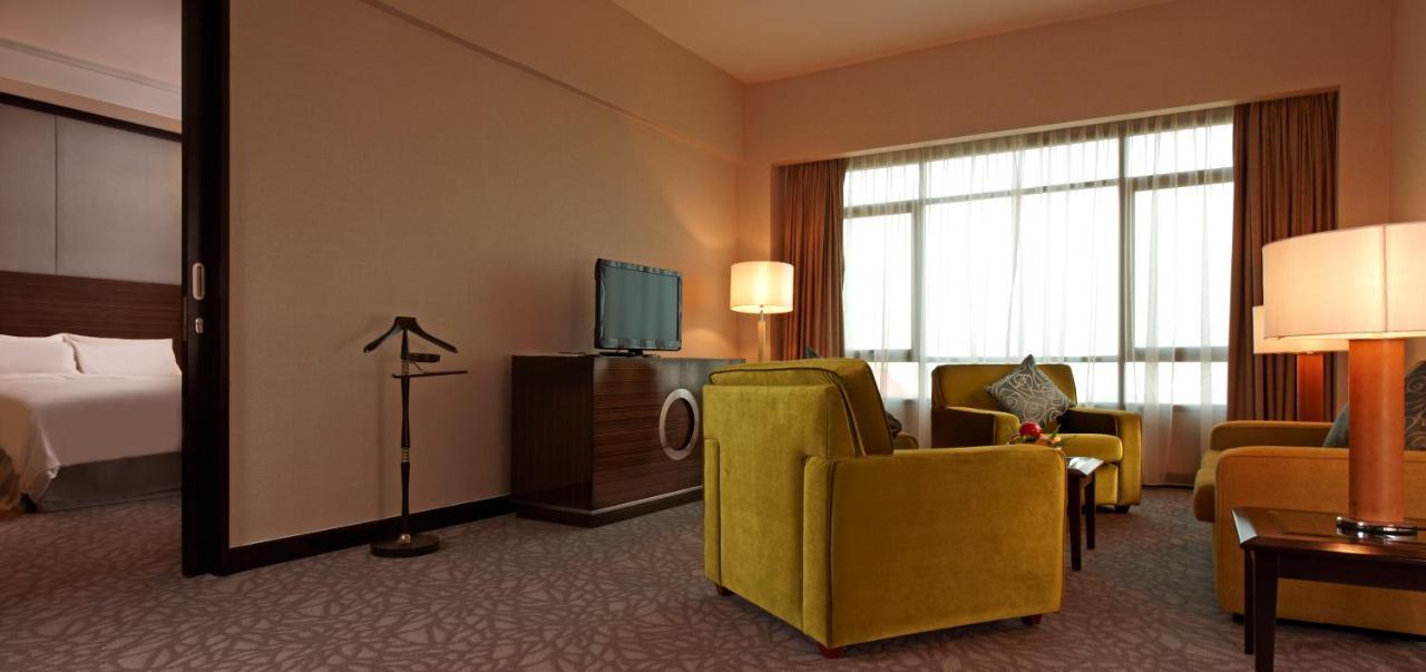 Eastin Hotel Kuala Lumpur Petaling Jaya Buitenkant foto A room at the hotel
