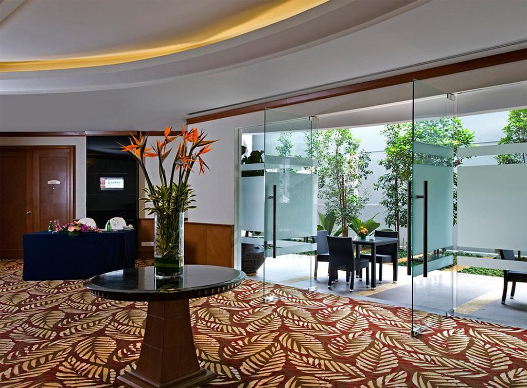 Eastin Hotel Kuala Lumpur Petaling Jaya Buitenkant foto The interior of a suite at the Mandarin Oriental, Kuala Lumpur