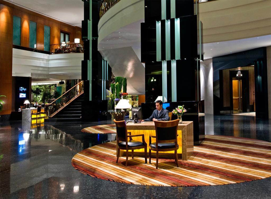 Eastin Hotel Kuala Lumpur Petaling Jaya Buitenkant foto The lobby of the hotel